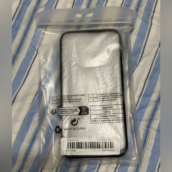 IPhone 15 pro max black case - Picture 2 of 3